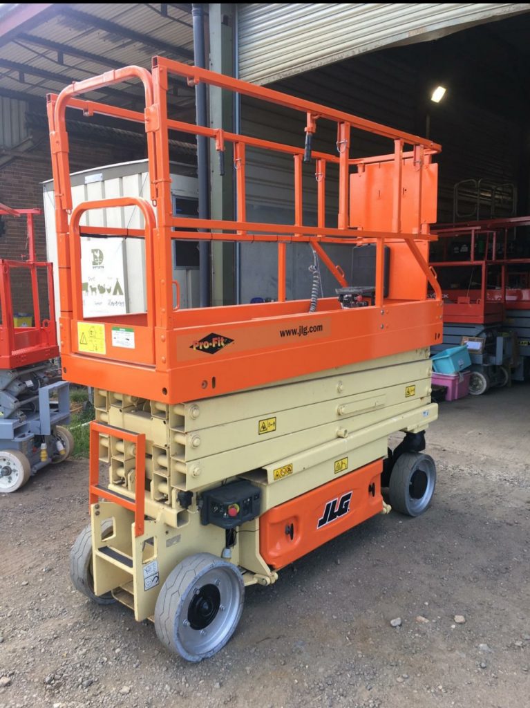 PRE-OWNED JLG 2630ES Ultra Narrow DC Self Propelled Electric Scissor Lift